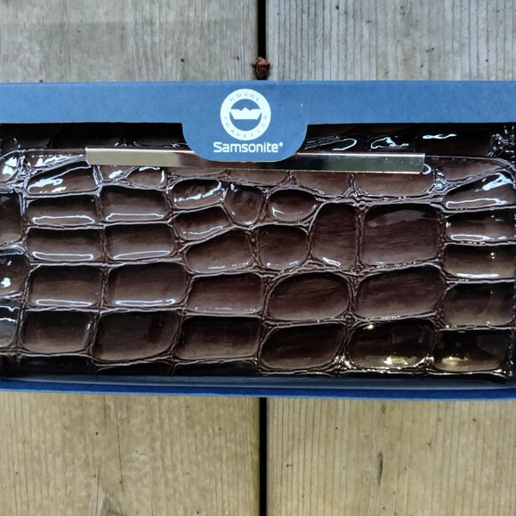 Ladies Wallet - Picture 1 of 6